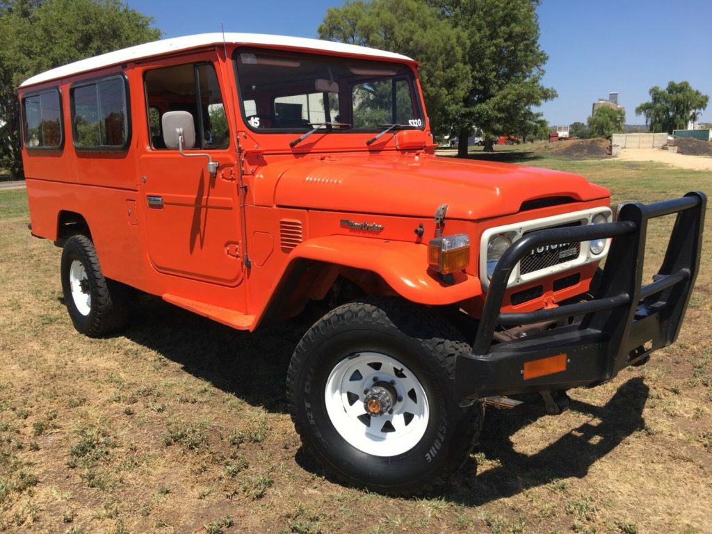 White Sunraysia rims on a Land Cruiser Troopy